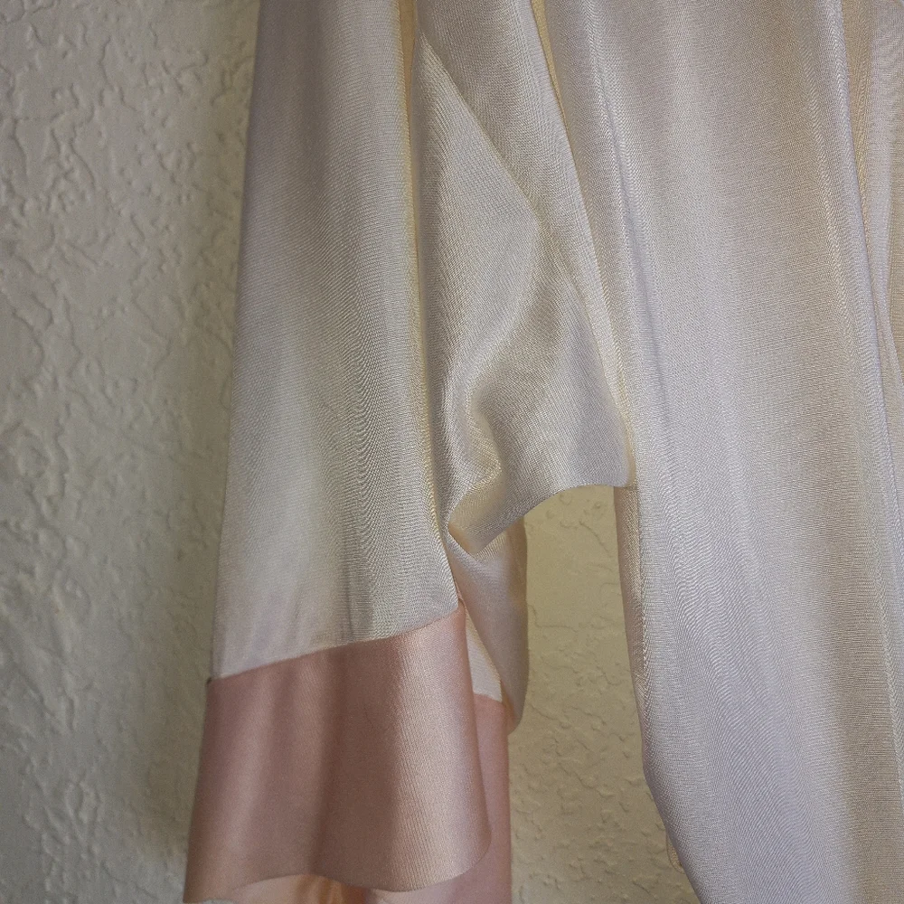 Miss Elaine Robe - Picture 3 of 5